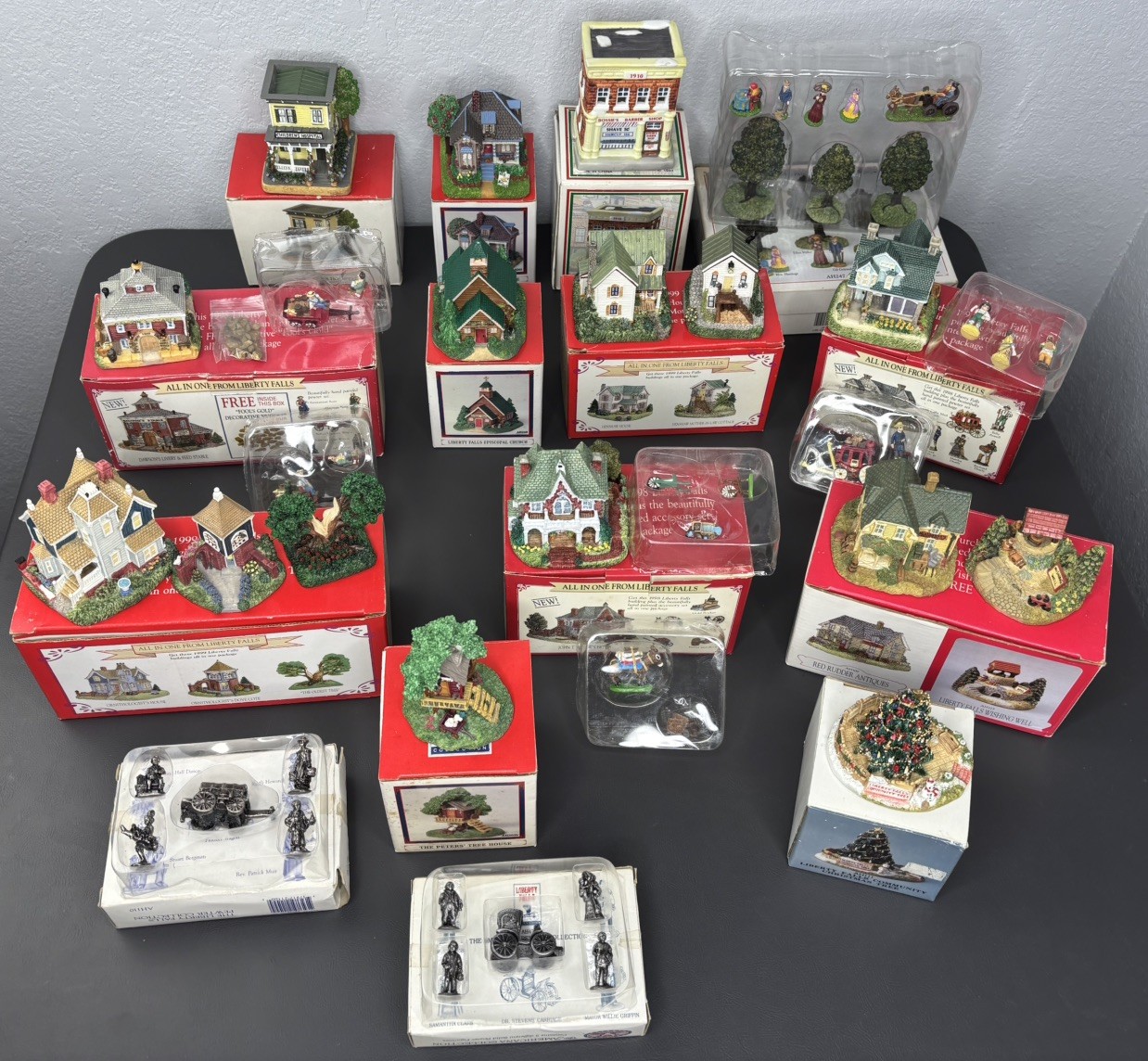 Liberty Falls Collection Miniature Buildings & Figures 1993-02 Mixed lot of 15