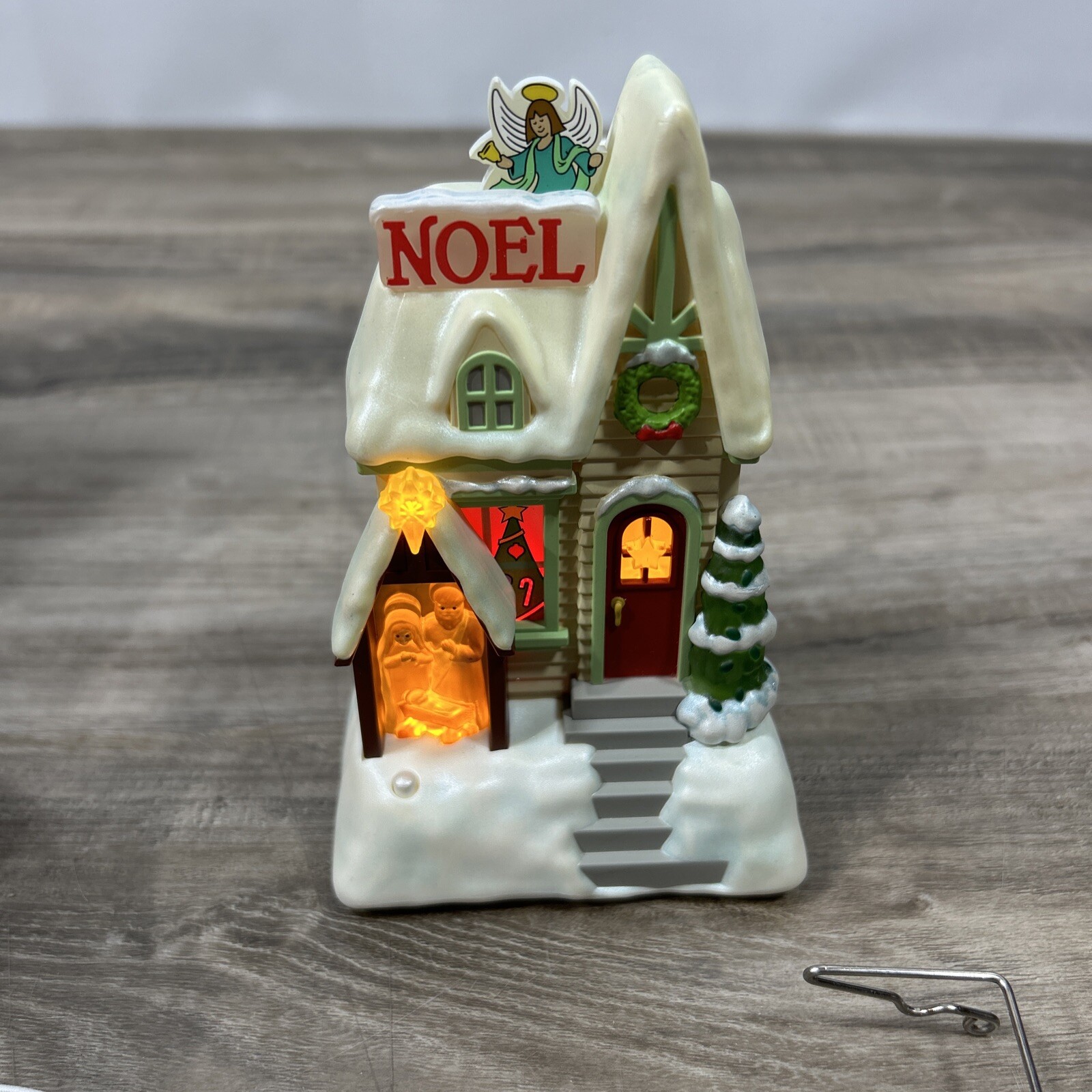 Hallmark Keepsake Caroling Cottages 2009 Synchronized Music NOEL