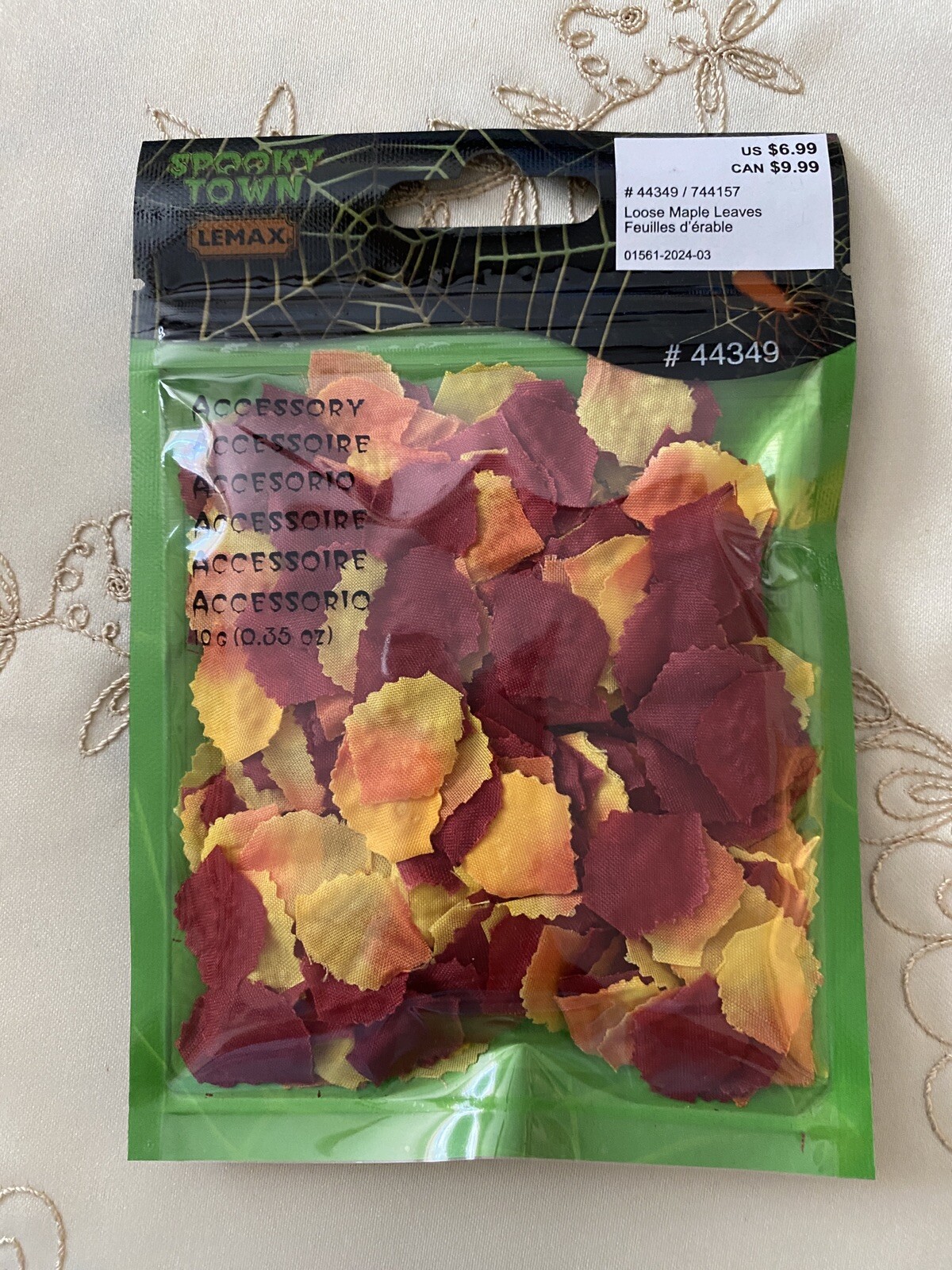 SPOOKY TOWN THANKSGIVING FALL HALLOWEEN MINIATURES LOOSE MAPLE LEAVES NEW IN PKG