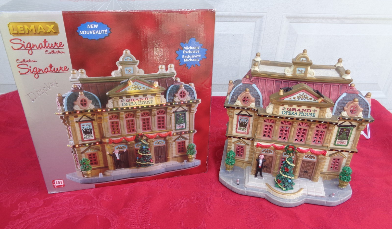 LEMAX Signature Collection Grand Opera House #95467 Lighted Village Building