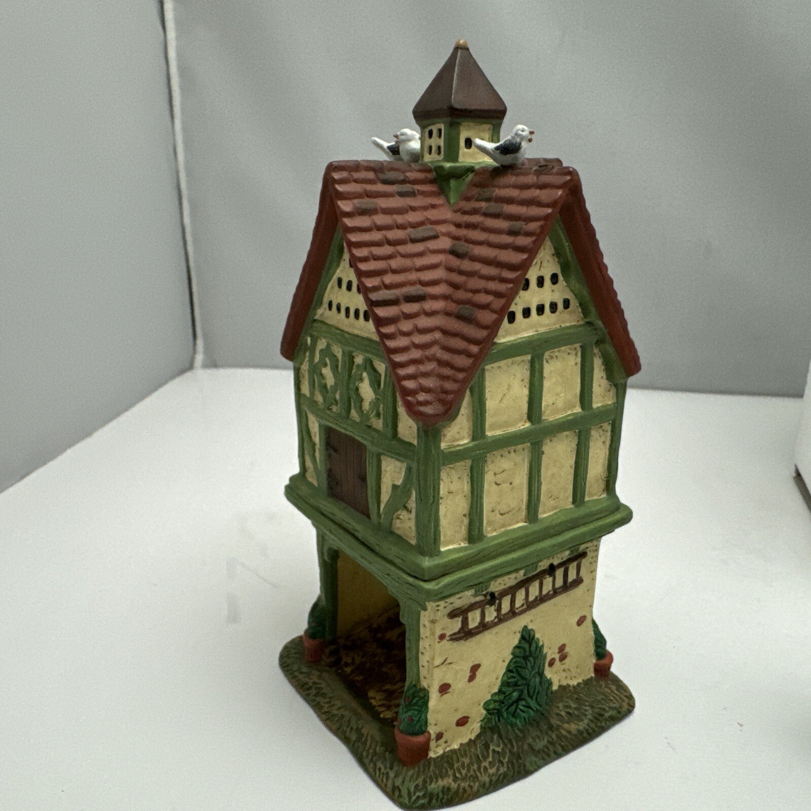 Dept 56 Dicken’s Village Series Hedgerow Dovecote #58524 Hand Painted 2pc Set