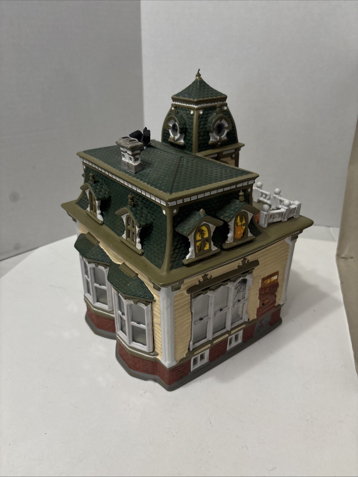1998 Snow Village Haunted Mansion Projection No Light Works See Pictures Read