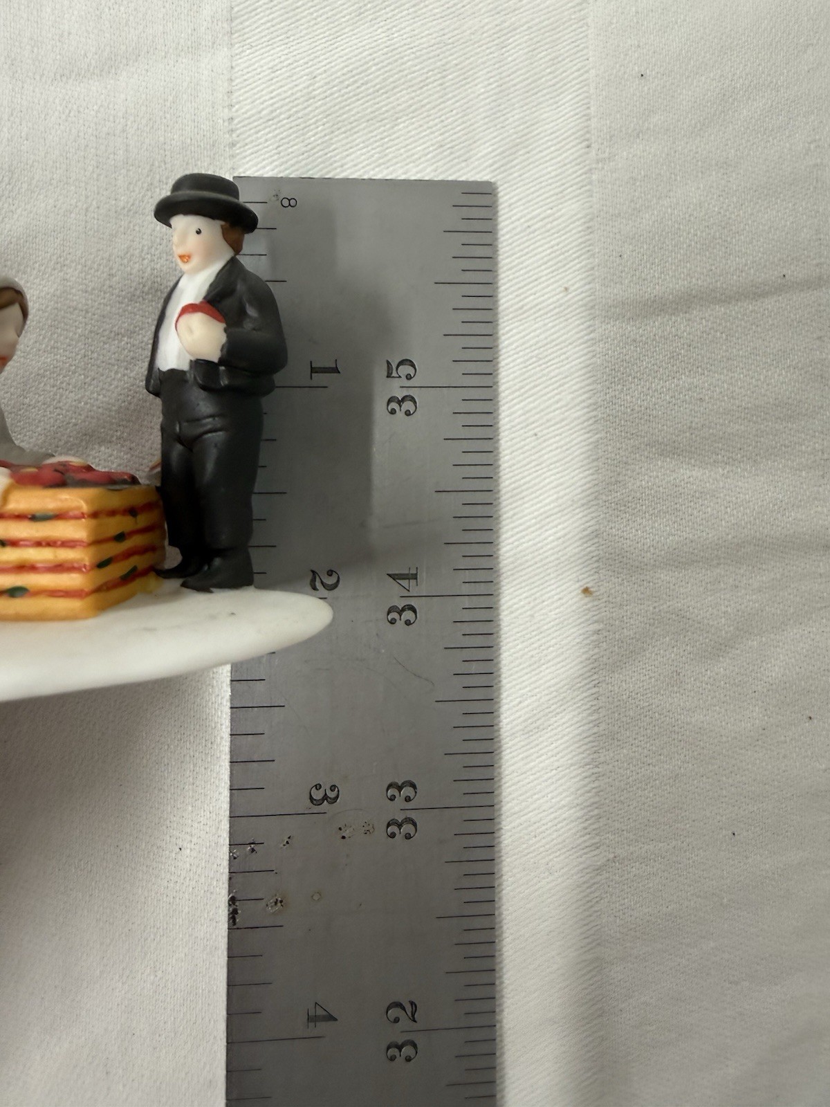 DEPT 56 Pennsylvania Dutch Barn Jannes Mullet Amish Barn & Buggy, People, Animal
