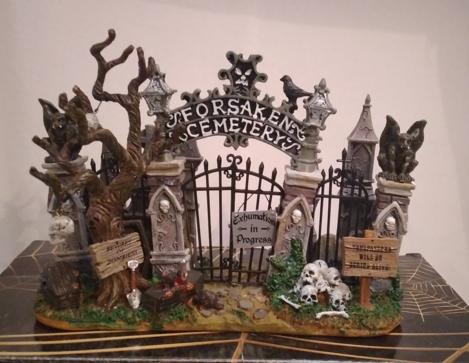 2004 Lemax Spooky Town Forsaken Cemetery Gate Halloween Village Tabletop Retired