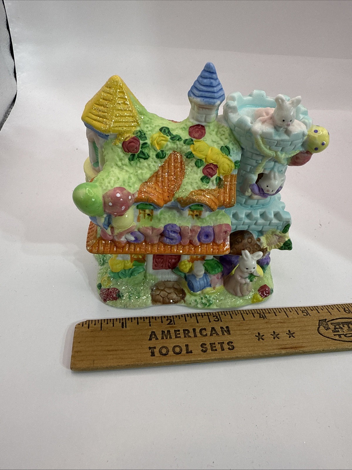 2004 Hoppy Hollow Easter Rabbit House, Toy Shop