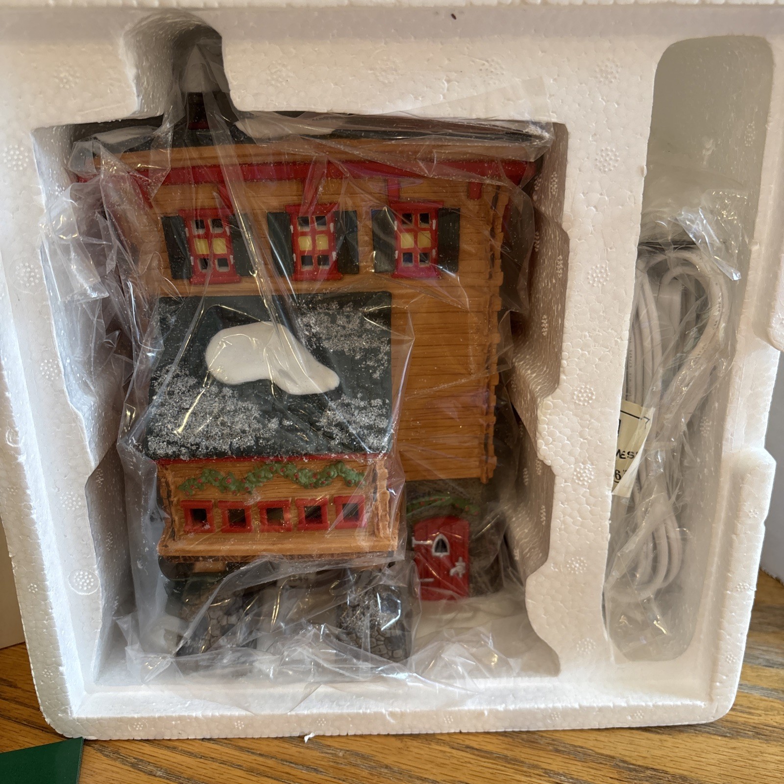 Dept 56 NORTH POLE 1995 Elves’ Trade School #56387 RETIRED NEW!!