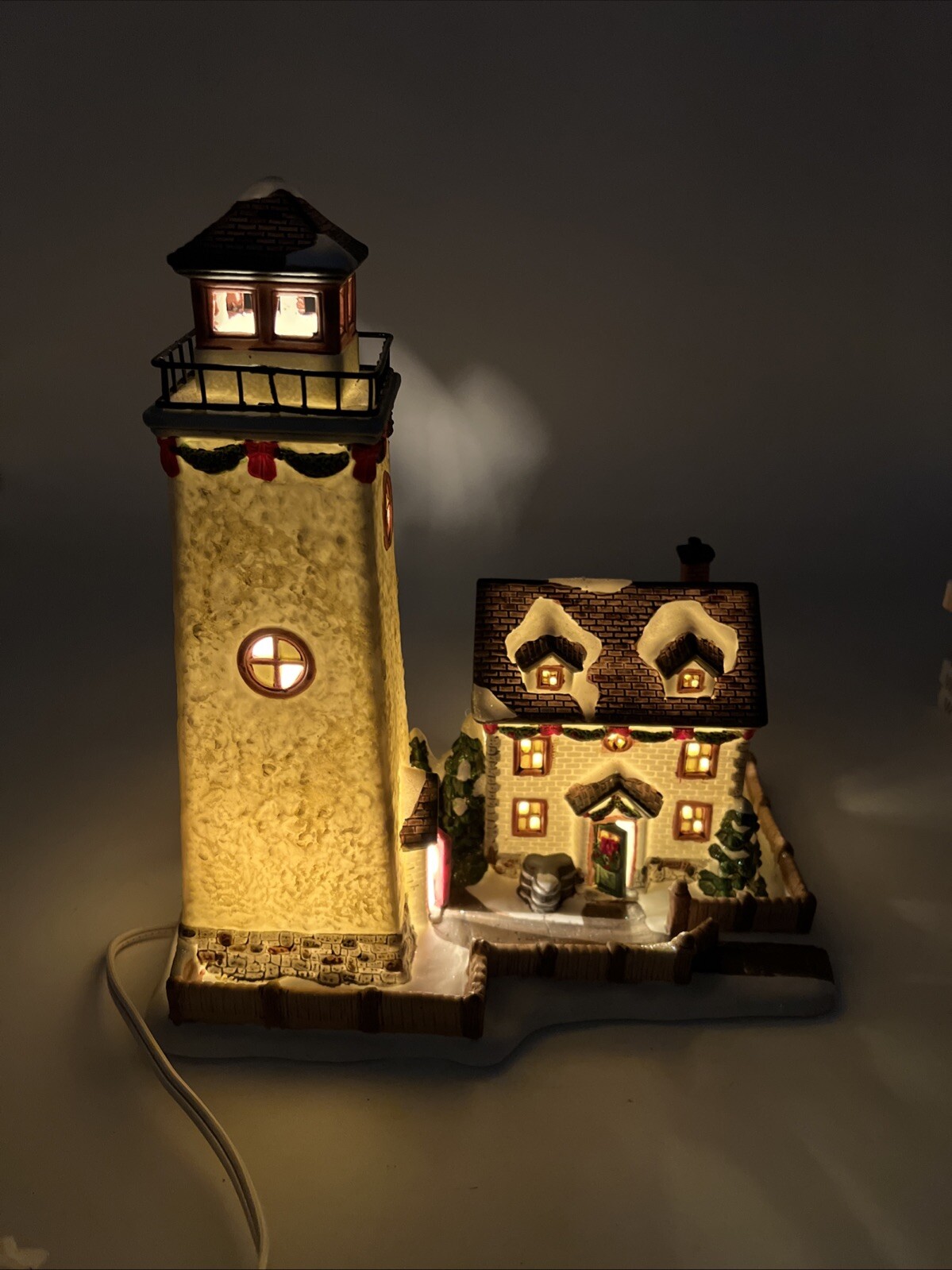 2004 Santa’s Workbench, Harbour Lights Lighthouse with a double light bulb