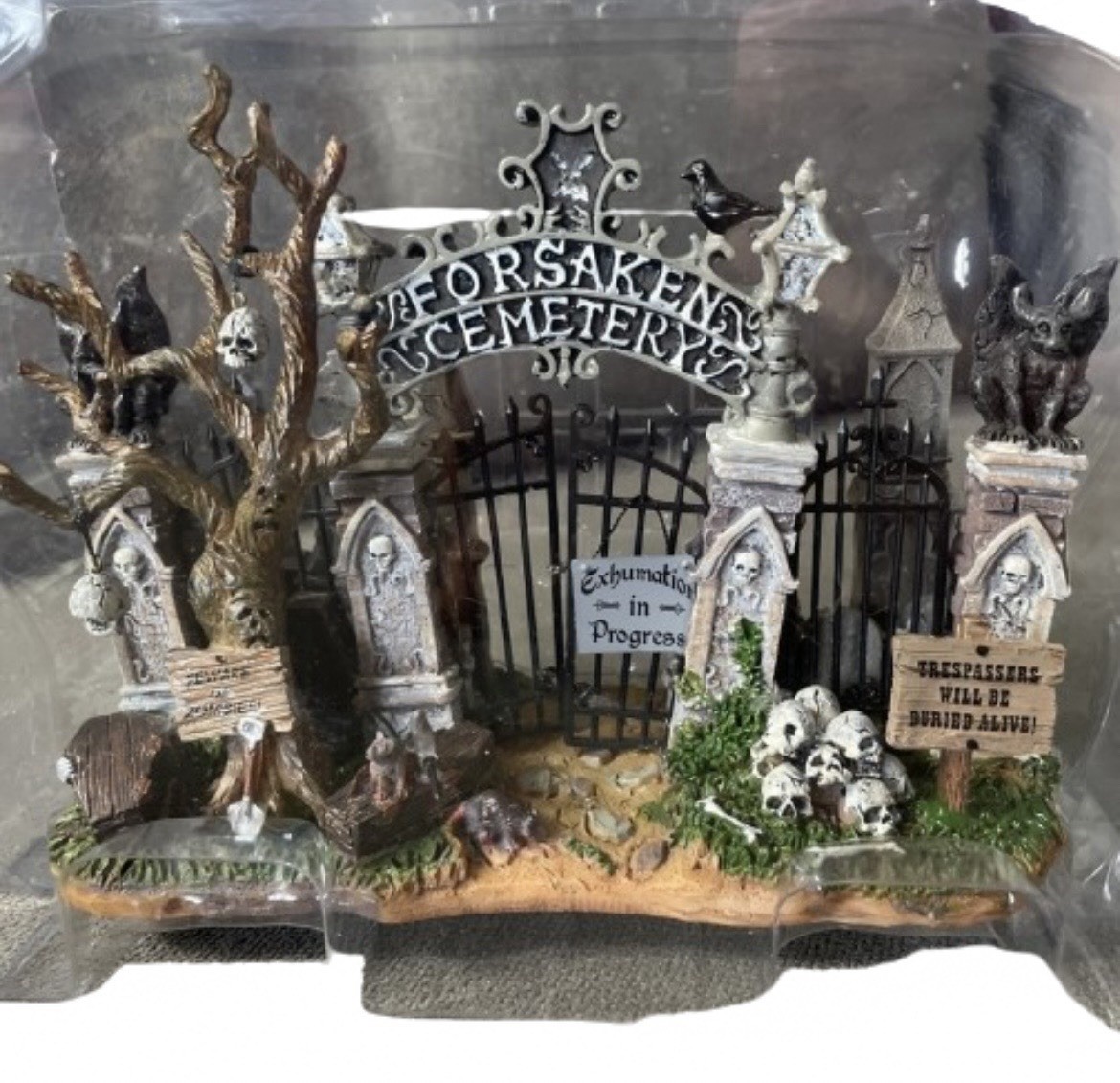 Lemax Spooky Town FORSAKEN CEMETERY GATE Graves Coffin Skeleton Halloween 43421