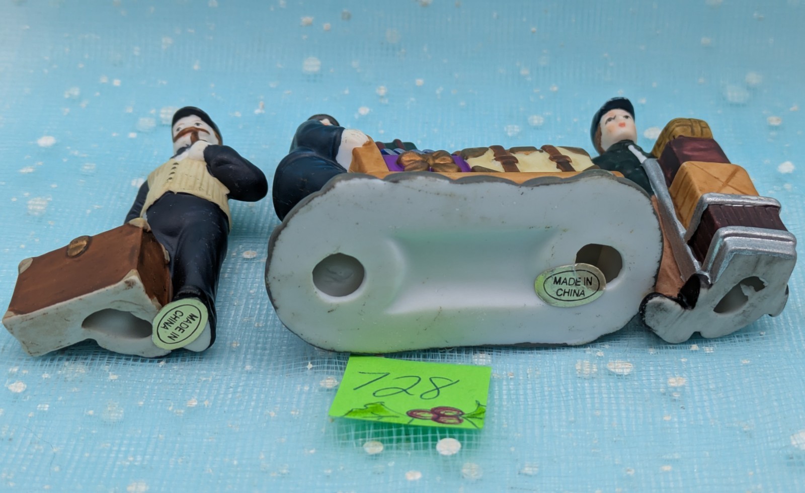 *PAINT LOSS Hershey’s Village baggage luggage porters porcelain LOOSE INV728