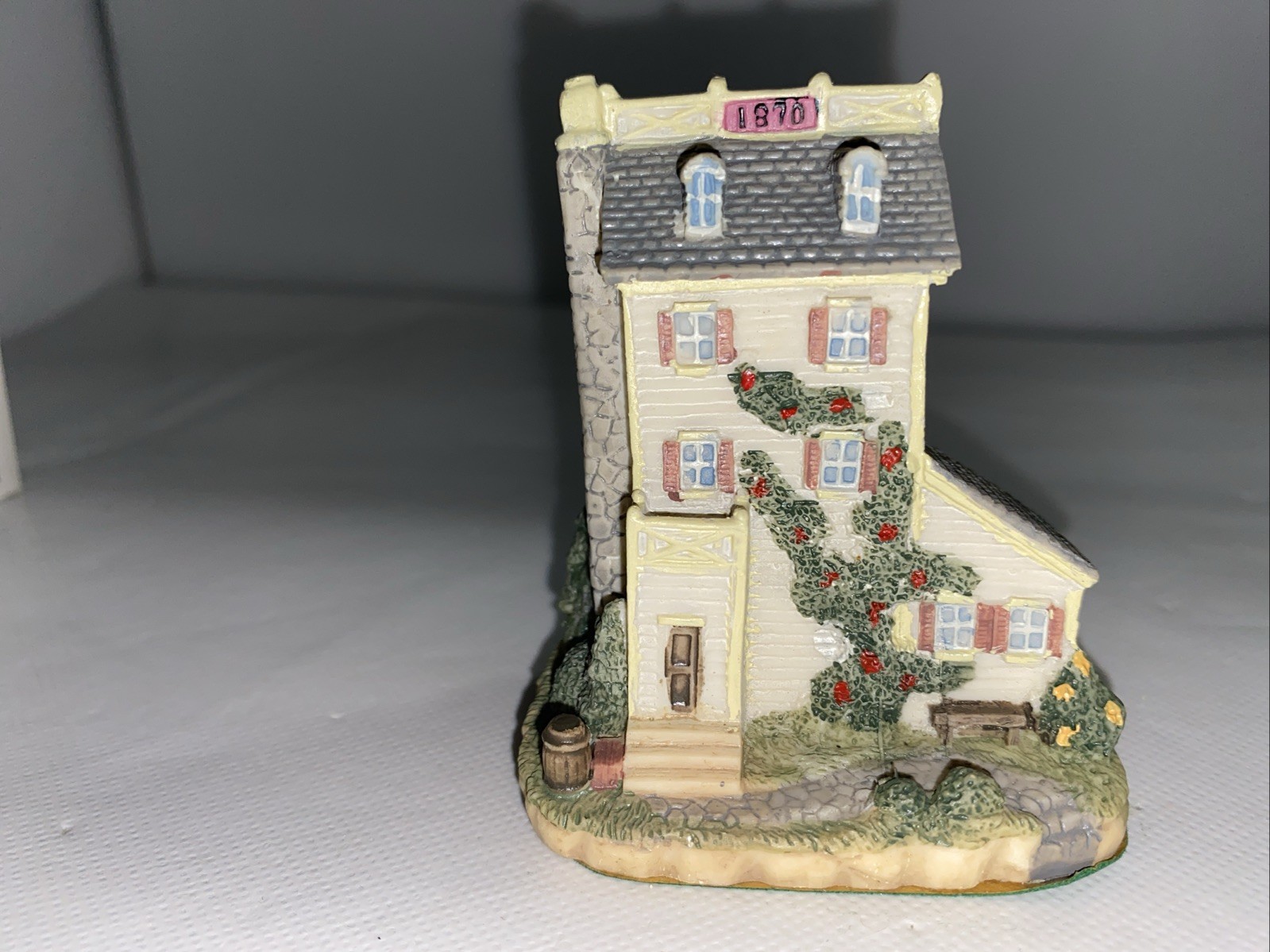 New Open Box Vintage Liberty Falls Gold Nugget Tavern 1993 AH28