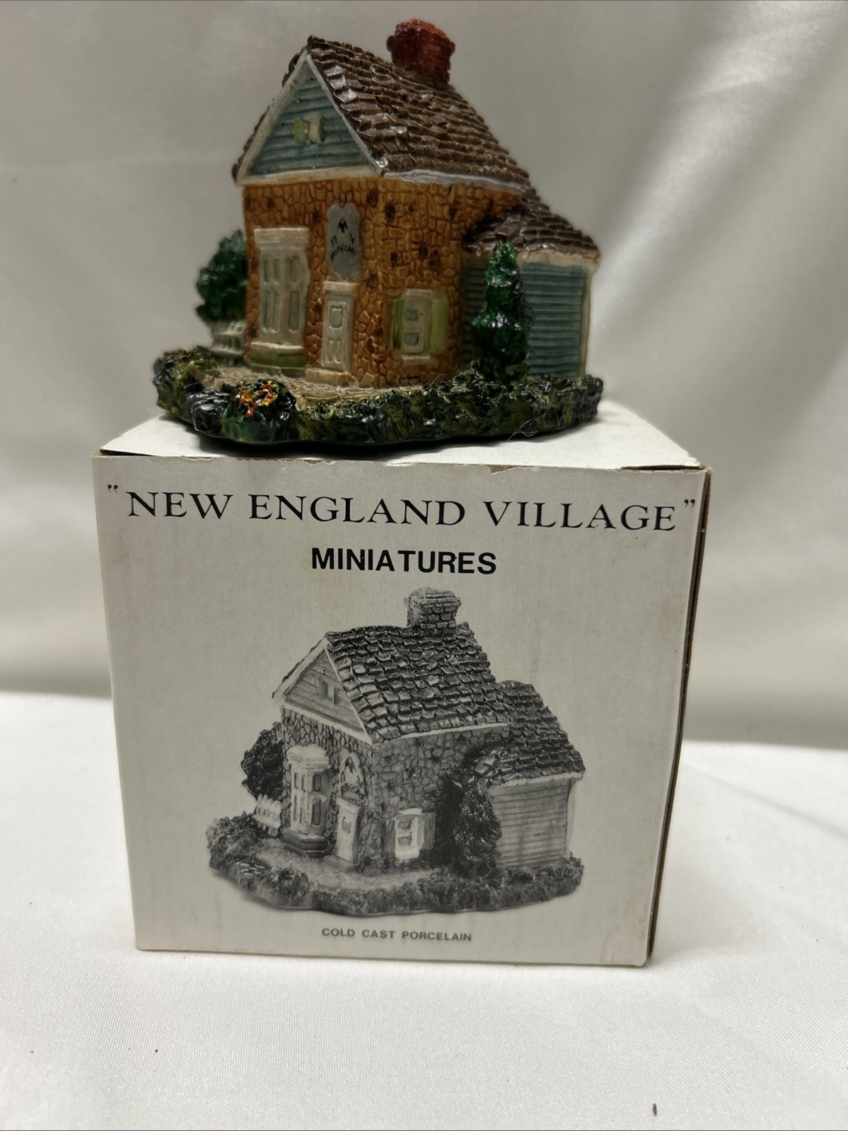 Dept 56 New England Village Miniature Cold Cast Porcelain Cozy East Cottage