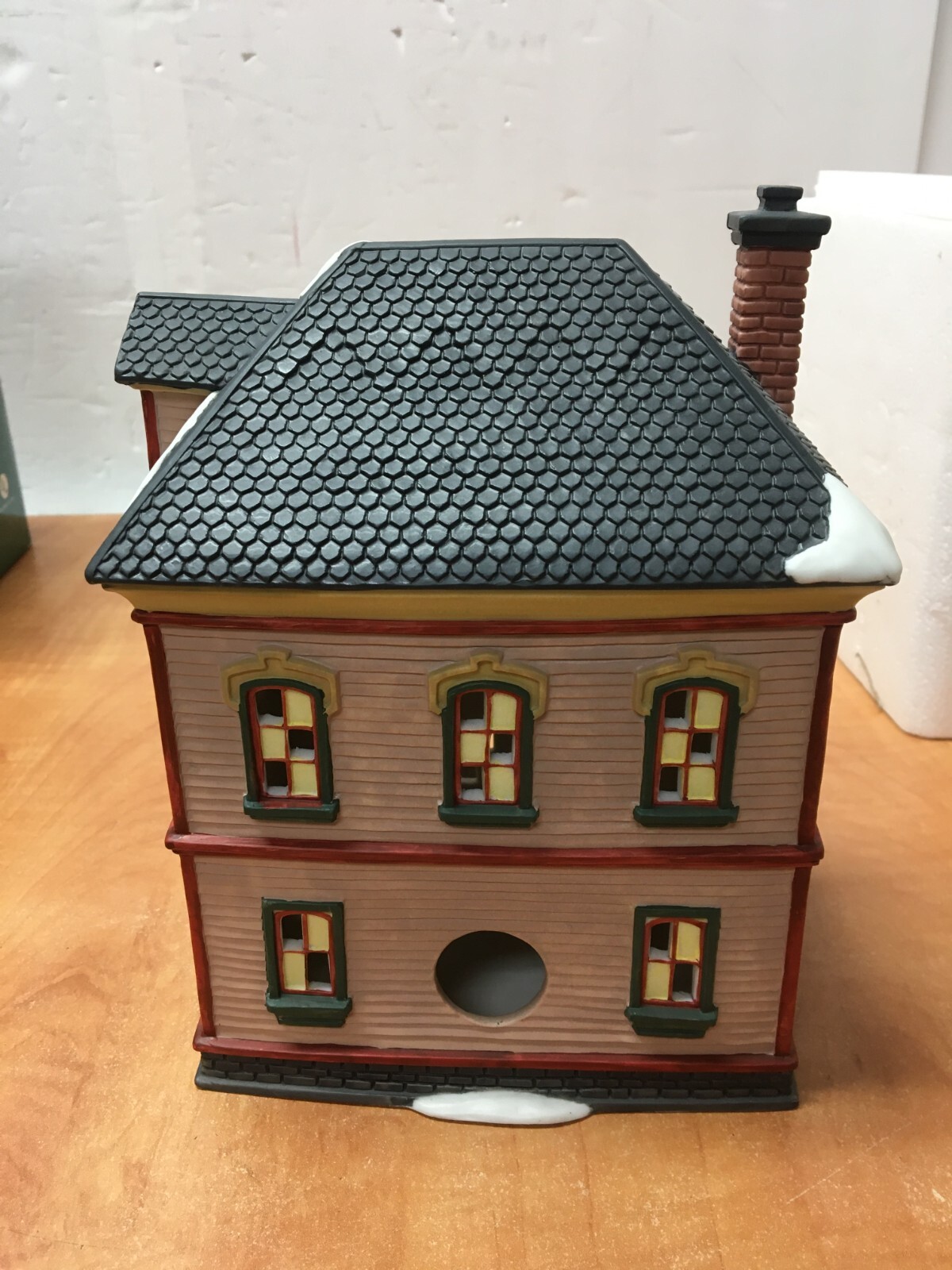 Dickens Collectables Victorian Series Bed And Breakfast Lighted Christmas House