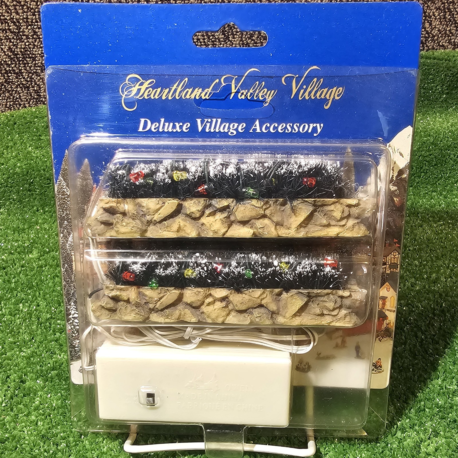 2 Pk VTG Heartland Deluxe Xmas Village LED Lighted Bristle Hedges/Stone Wall