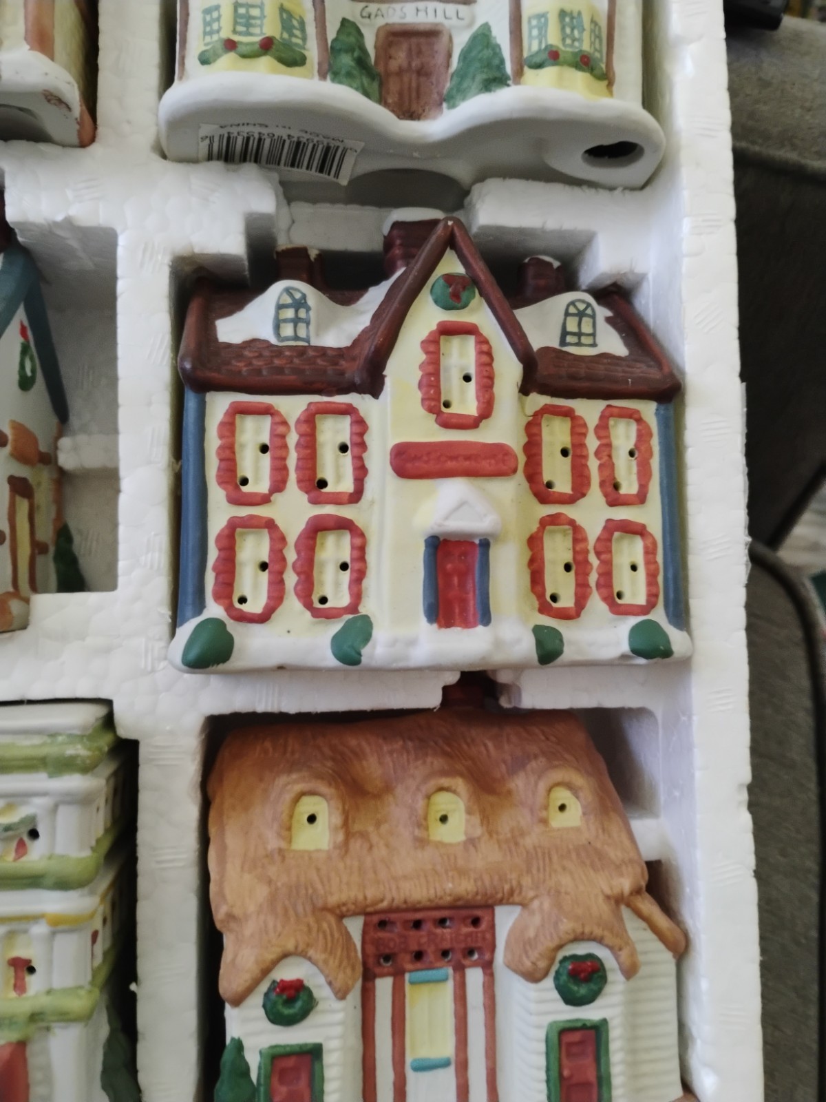 Santa’s Best Dickens of London 10 Hand Painted Porcelain Christmas Village House