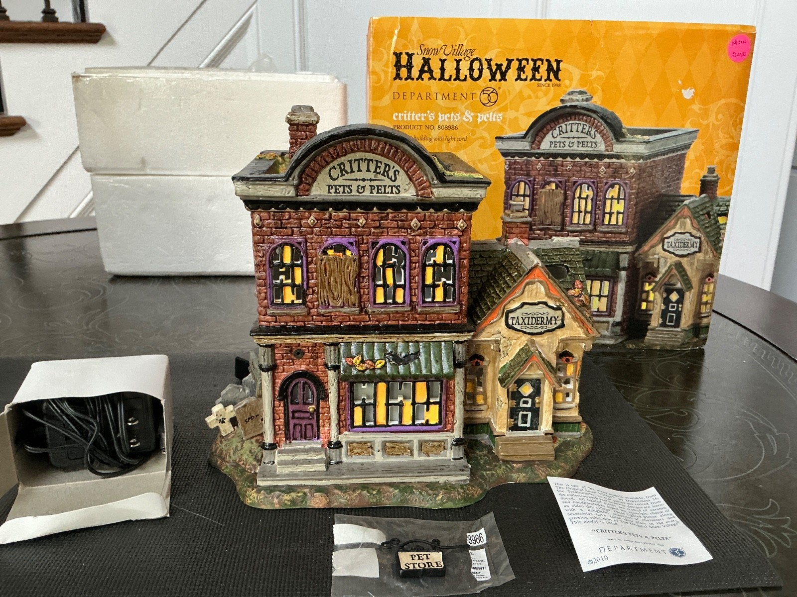 Dept 56 Critter’s Pets & Pelts #808986 Halloween Village