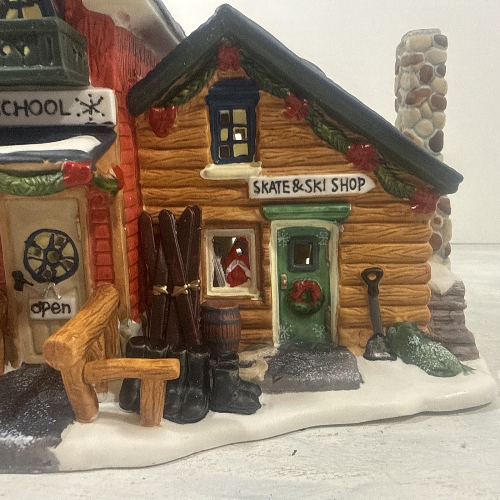2010 Limited Edition Heartland Valley Village Chapmans Ski School O’Well Lighted