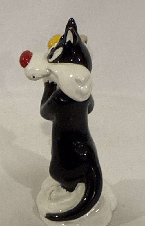 Dept 56 Looney Tunes Animation Film Festival Snow Village Christmas Read