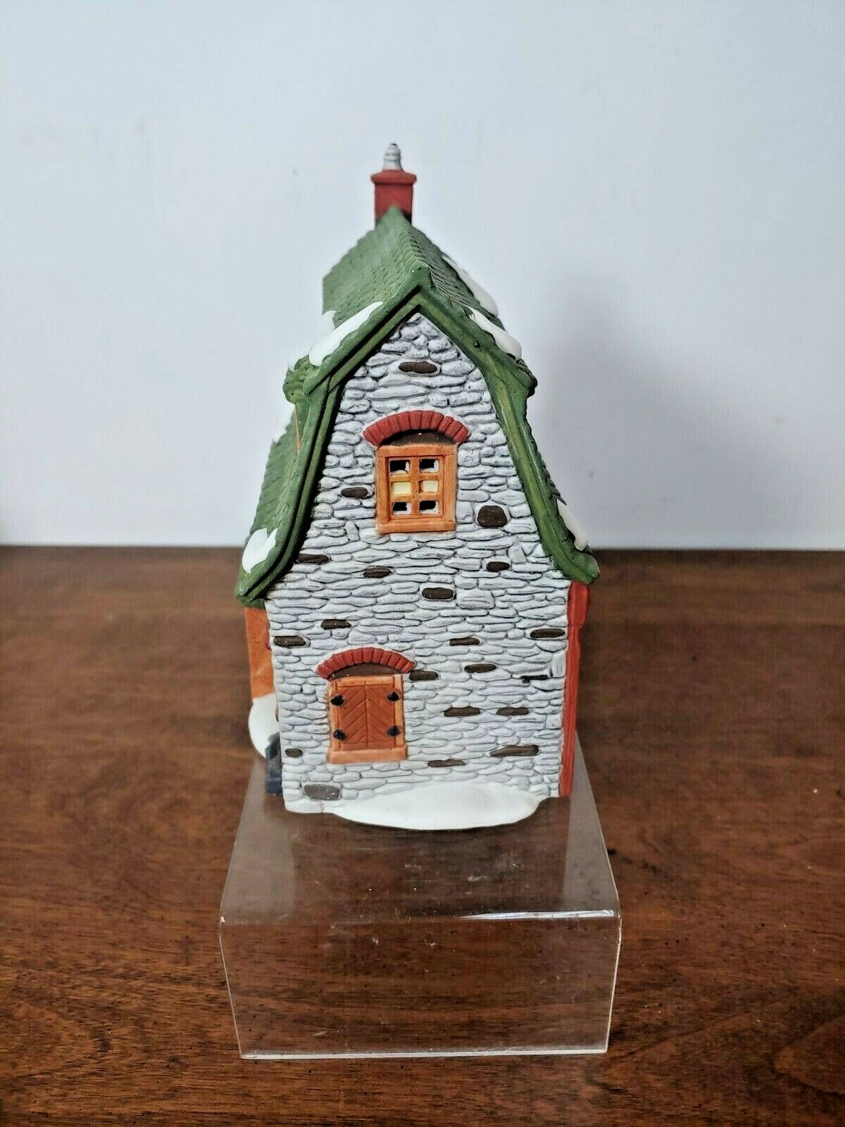 WHITE HORSE BAKERY – DEPT 56 DICKENS VILLAGE – COMPLETE IN BOX