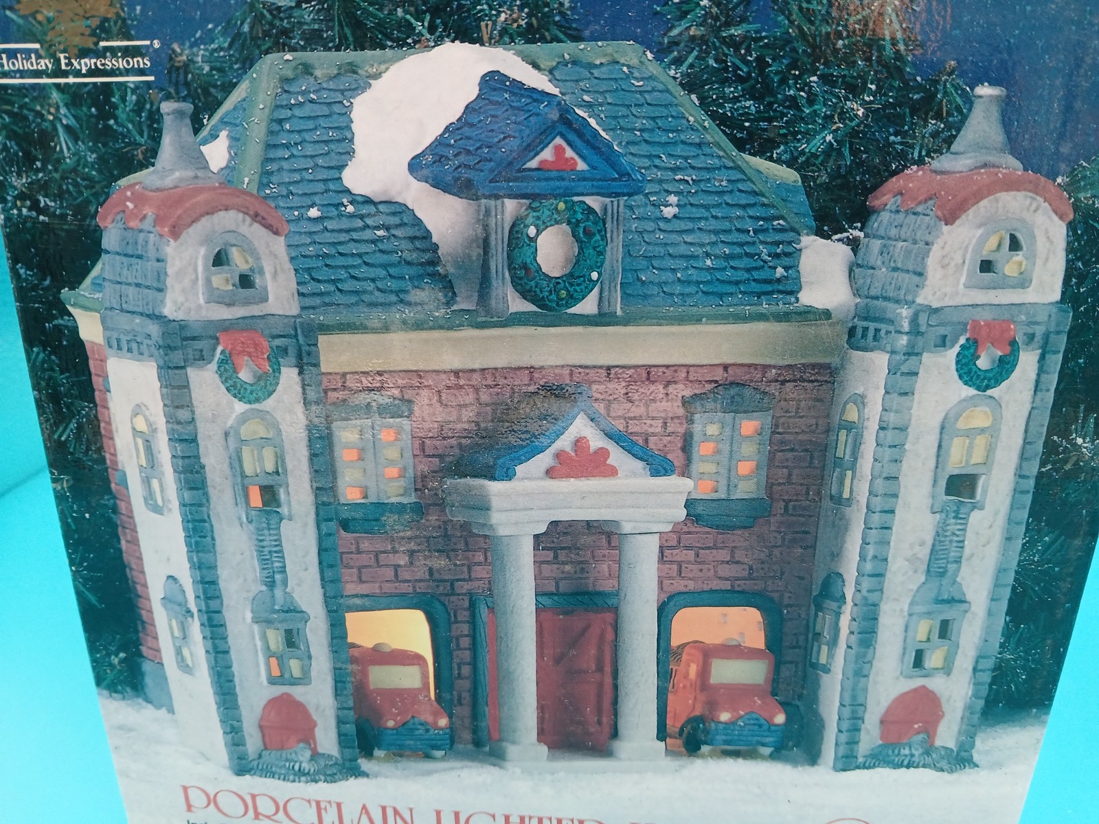 FIRESTATION FIREHOUSE LIGHTED PORCELAIN CHRISTMAS VILLAGE HOUSE FIRE TRUCK