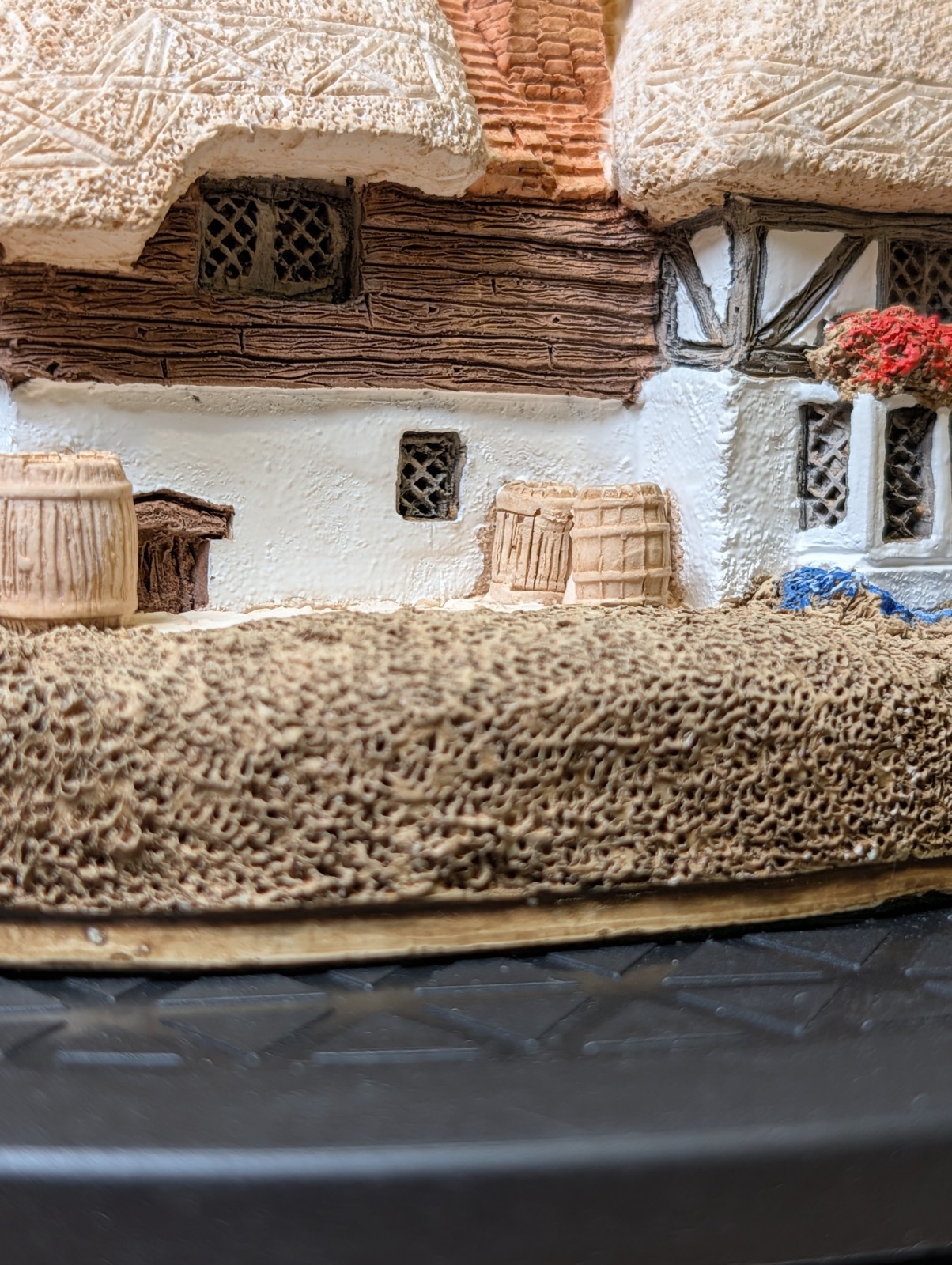 Lilliput Lane “Thatcher’s Rest”, 1983, Signed By Master Painter Gayle Greer