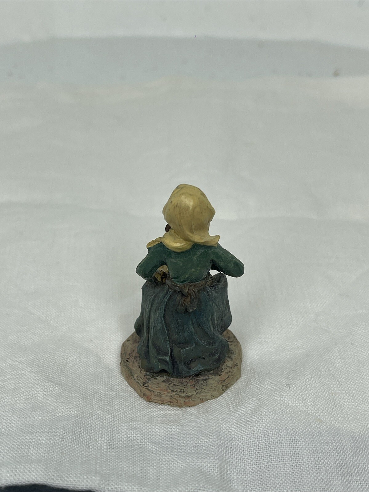 Bethlehem Village Woman Mixing Grandeur Noel 2002