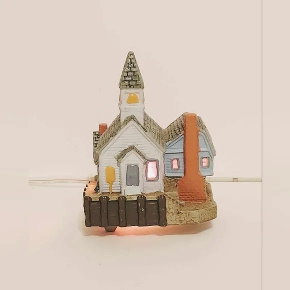 Vintage AVON Early American Lightup Christmas Village Church Vintage 1989 SEALED