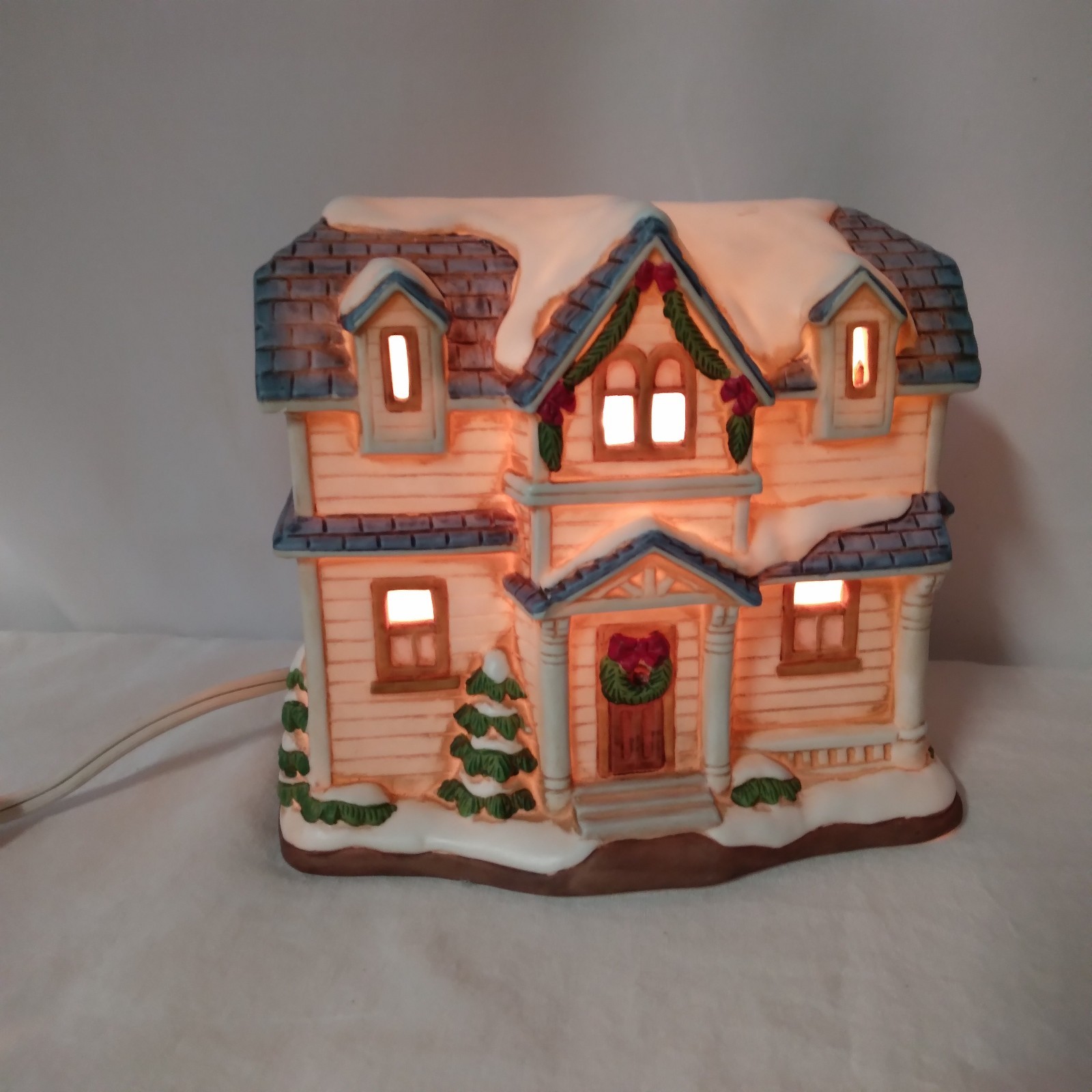 Vintage Homco Christmas Village House Building Ceramic/Porcelain Lighted