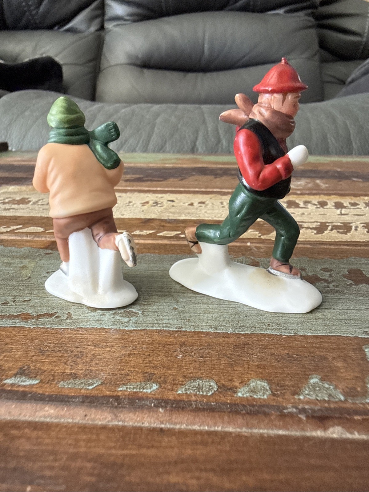 Dept 56 CHILD POND AND SKATERS #59030 Replacement Skater With Red Cap Green Cap