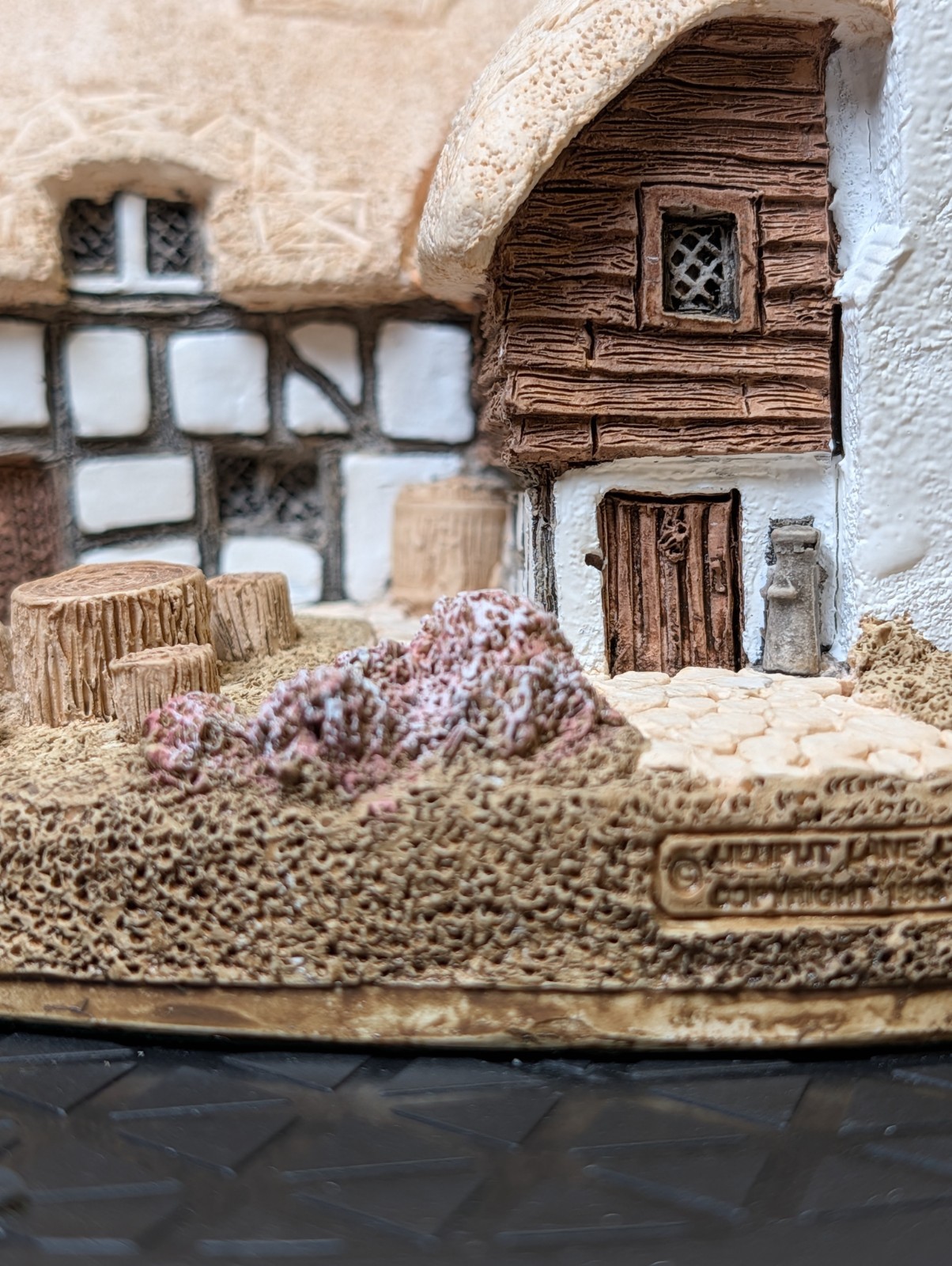 Lilliput Lane “Thatcher’s Rest”, 1983, Signed By Master Painter Gayle Greer