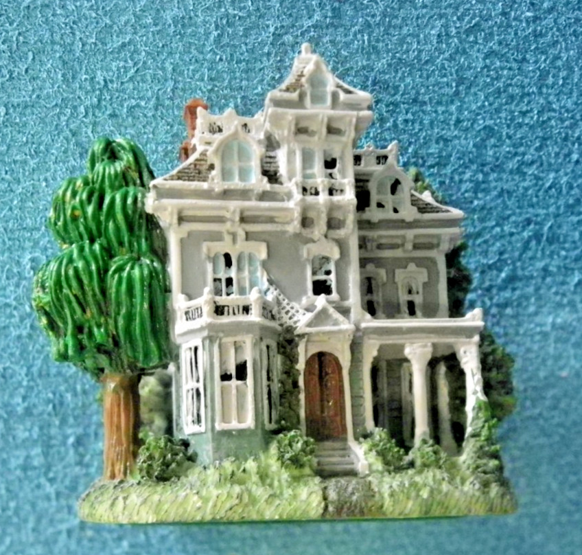 Liberty Falls Village Set w/Free Sinclair Carriage House 2001 Unused in Box