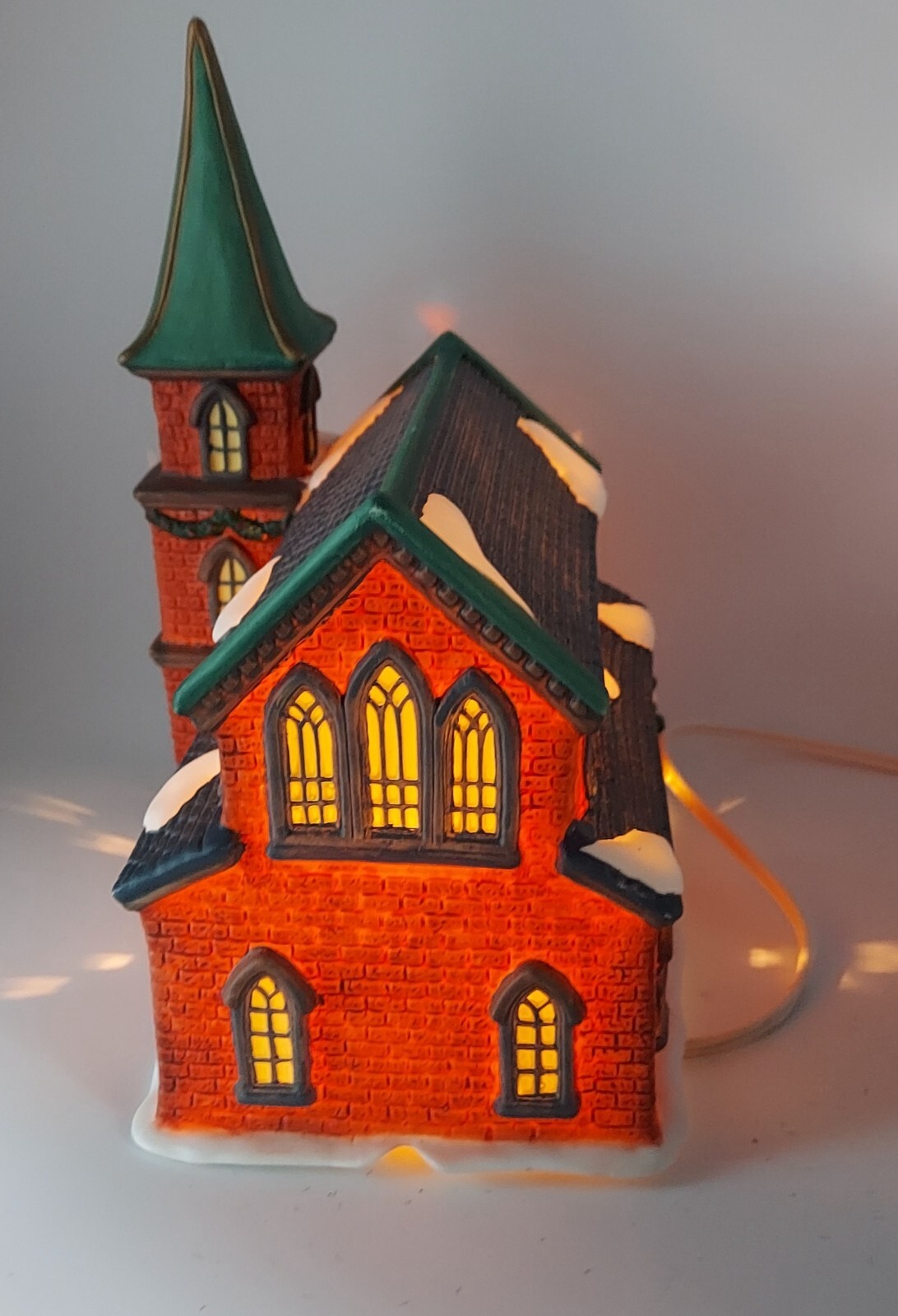 VINTAGE HAND PAINTED FINE PORCELAIN RED BRICK CHURCH LIGHTED GALLERIA CHRISTMAS