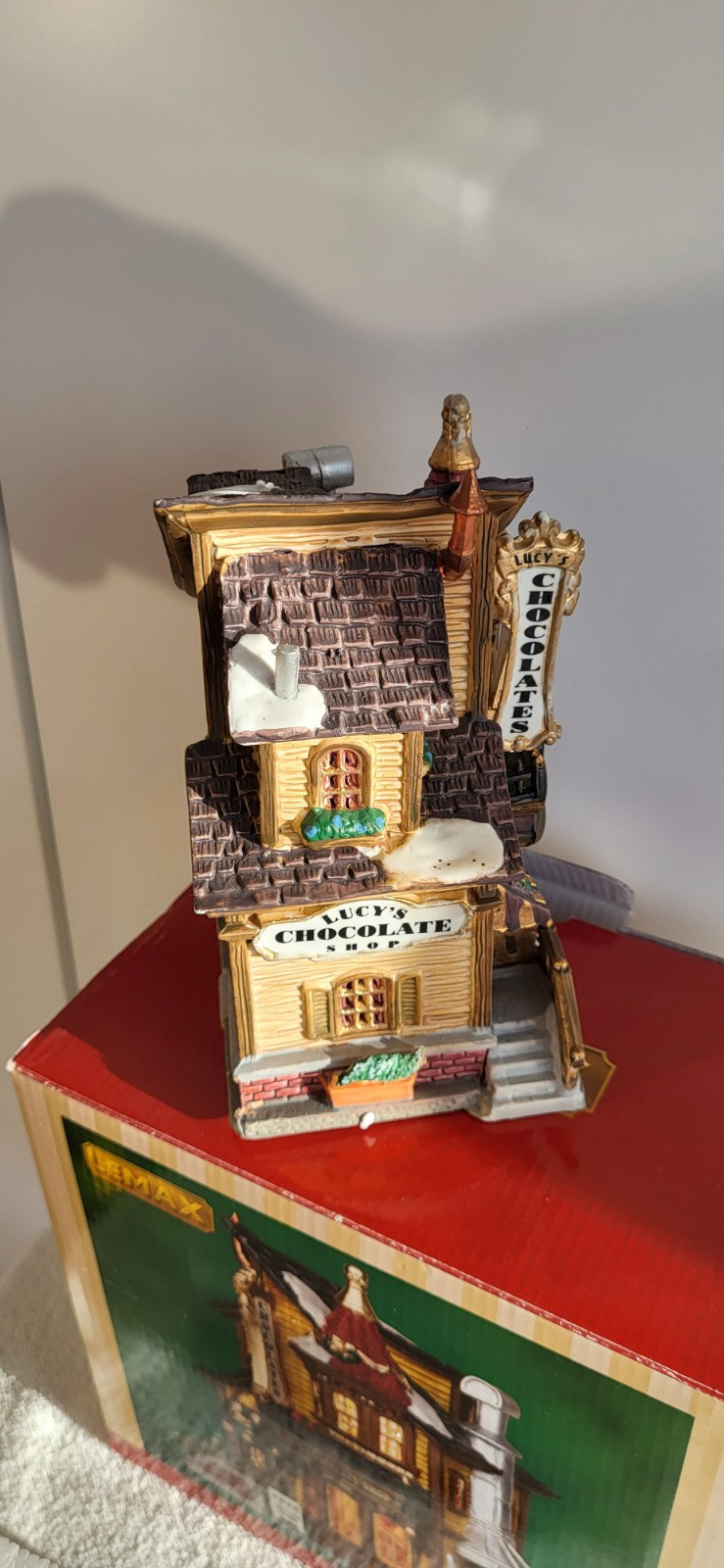 ( 1) Lemax Season’s Greetings Christmas Lucy’s Chocolate Shop Caddington Village