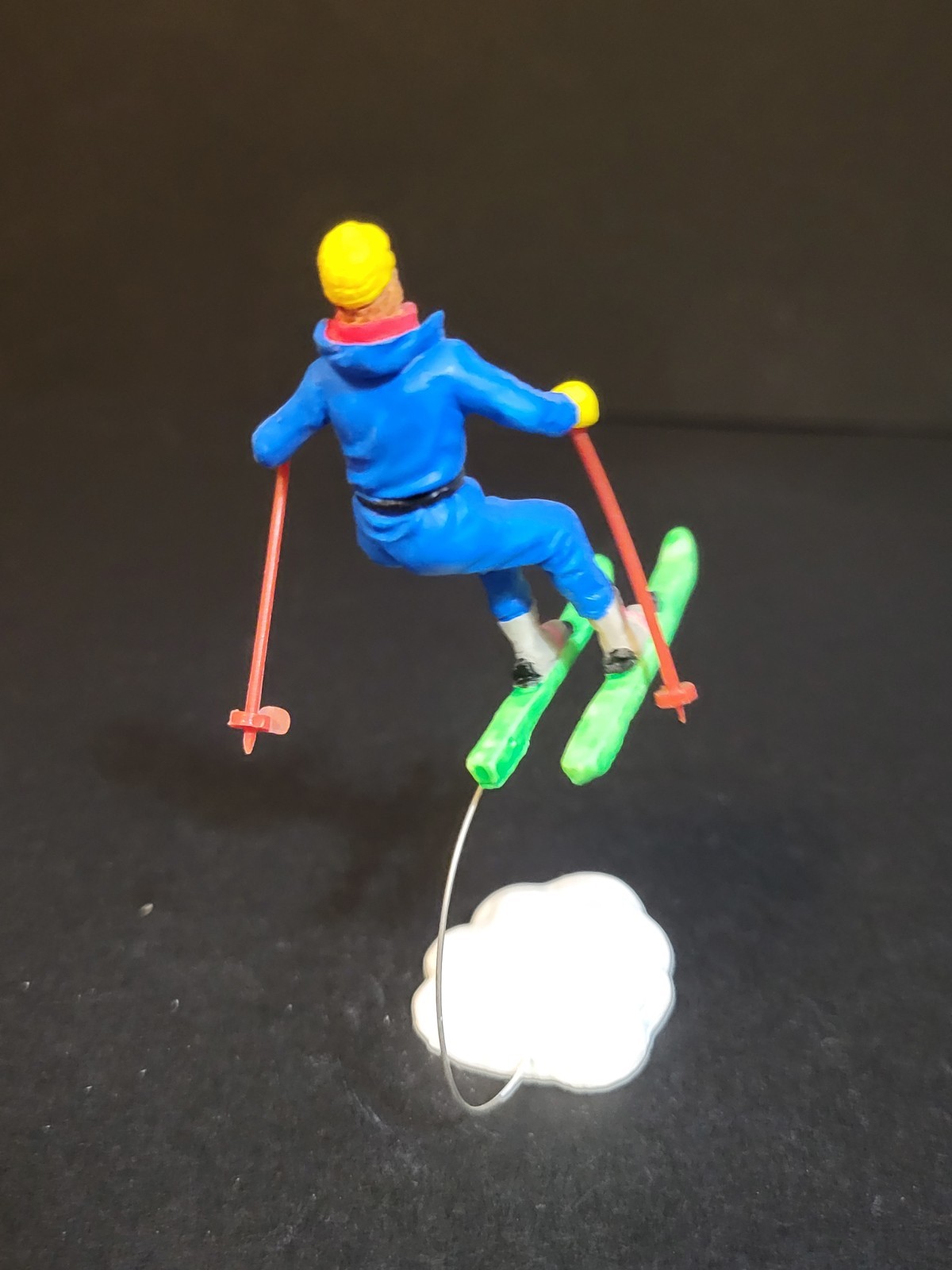 Lemax Christmas Village Town Weekend Skier 02424 Skiing Ski