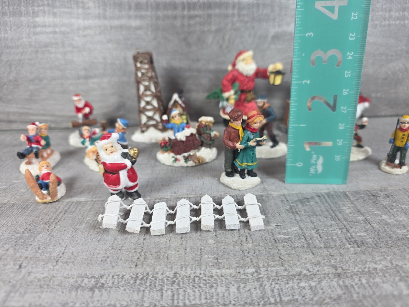 Christmas Village Figurines Accessories Decor 1-2″ Mixed Lot of 15 Pieces 25e1
