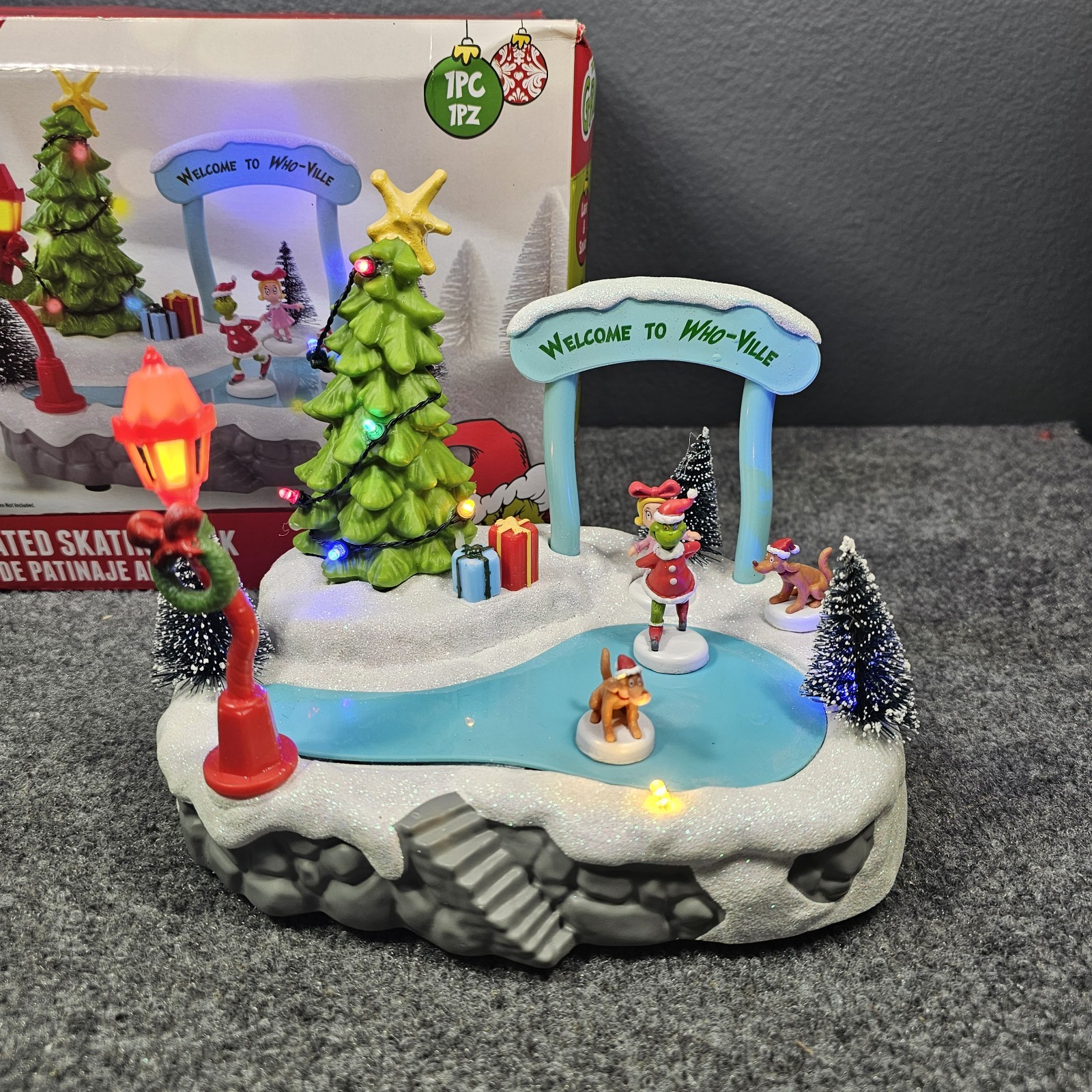 The Grinch Animated Skating Rink Lights Music Christmas Village Piece Ruz