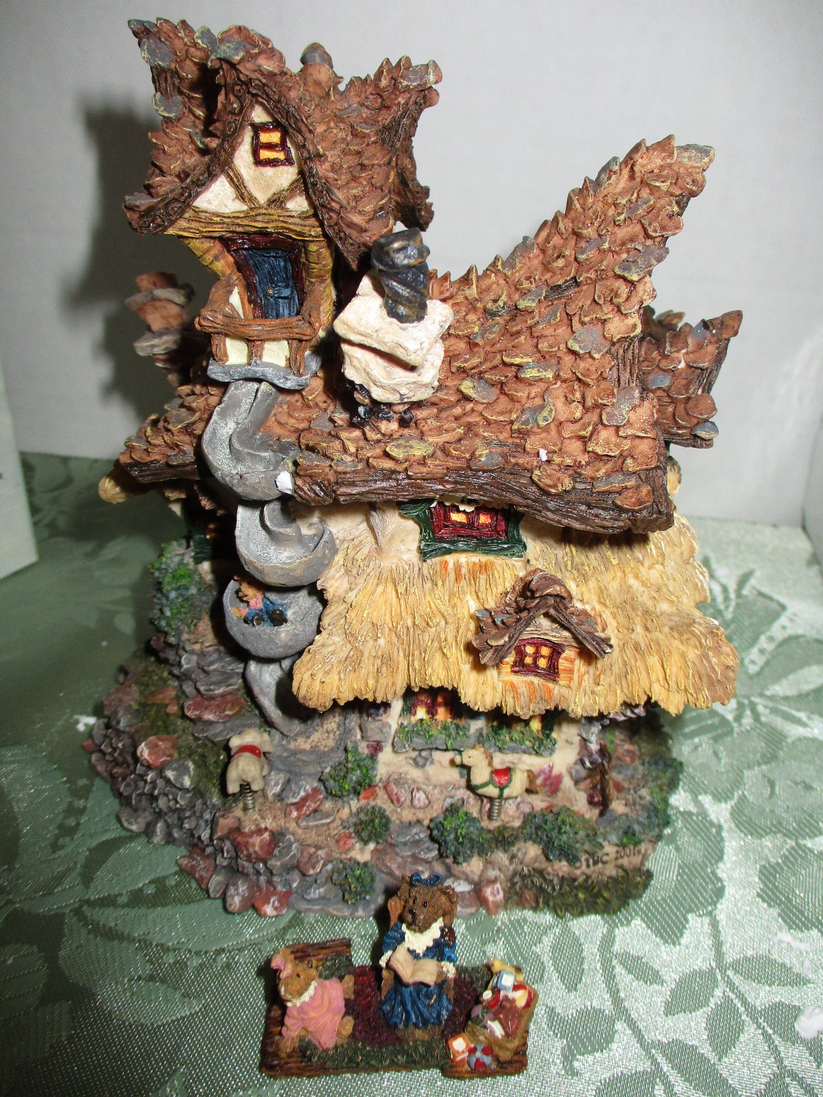 Boyds Bearly Built Villages “Wee Bear Daycare Center” & Accesories 19025 NIB
