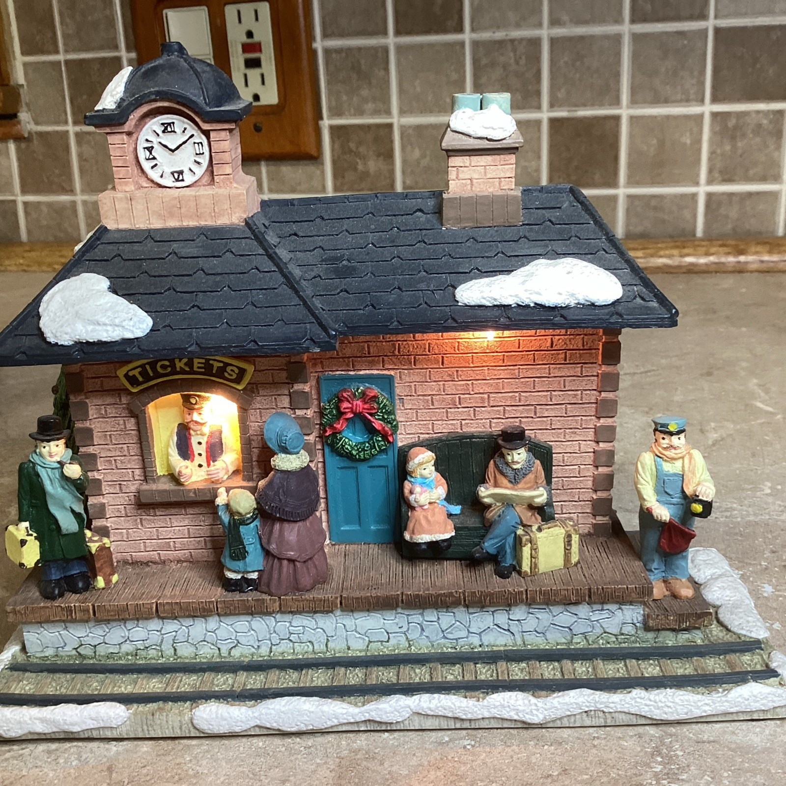 Dickens Christmas Light Up Musical Train Station Roman Inc – Battery Opt. -works
