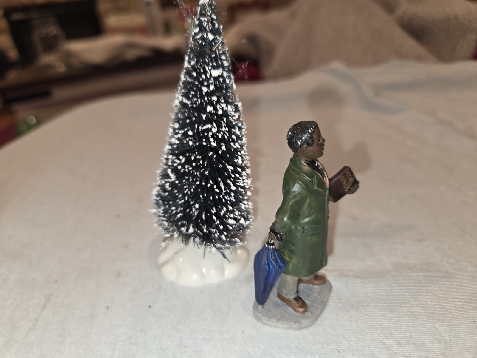 Lemax African American PREACHER w/Bible & Lemax Tree
