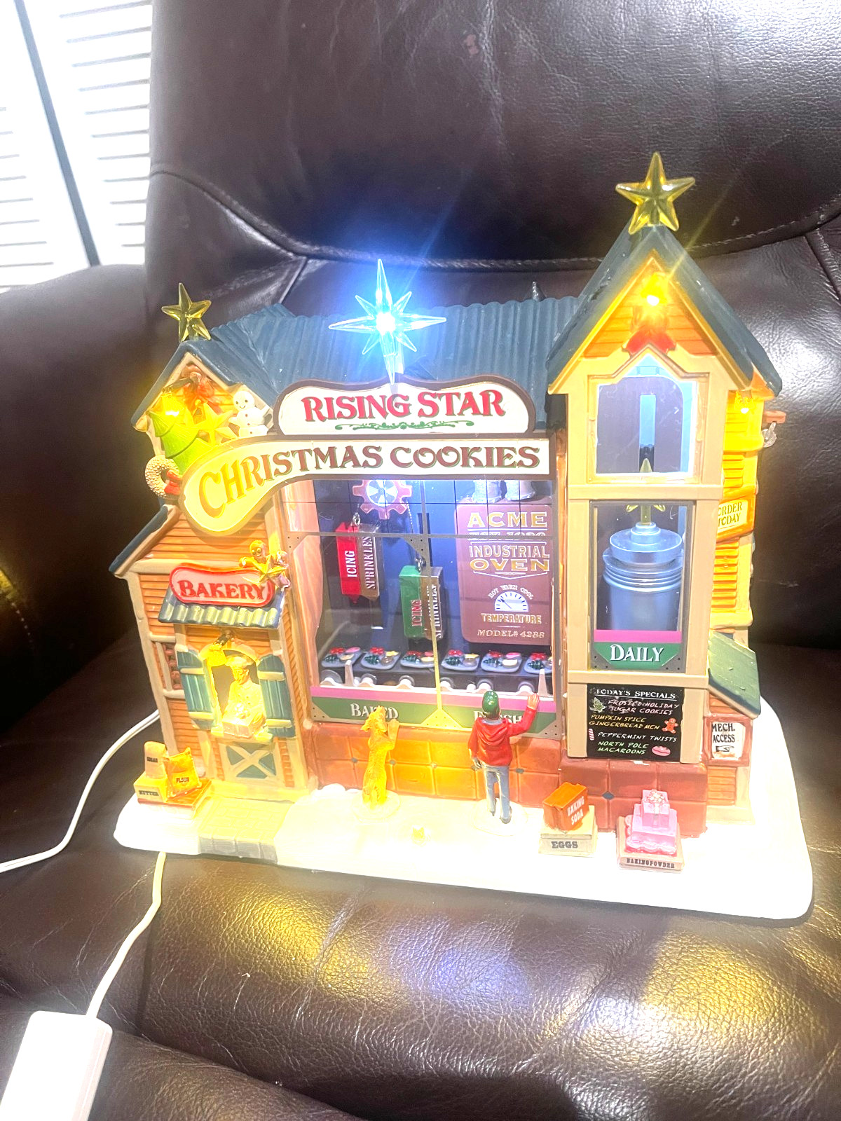 LEMAX CHRISTMAS COOKIES RISING STAR BAKERY FIGURINE 35557 SEE VIDEO
