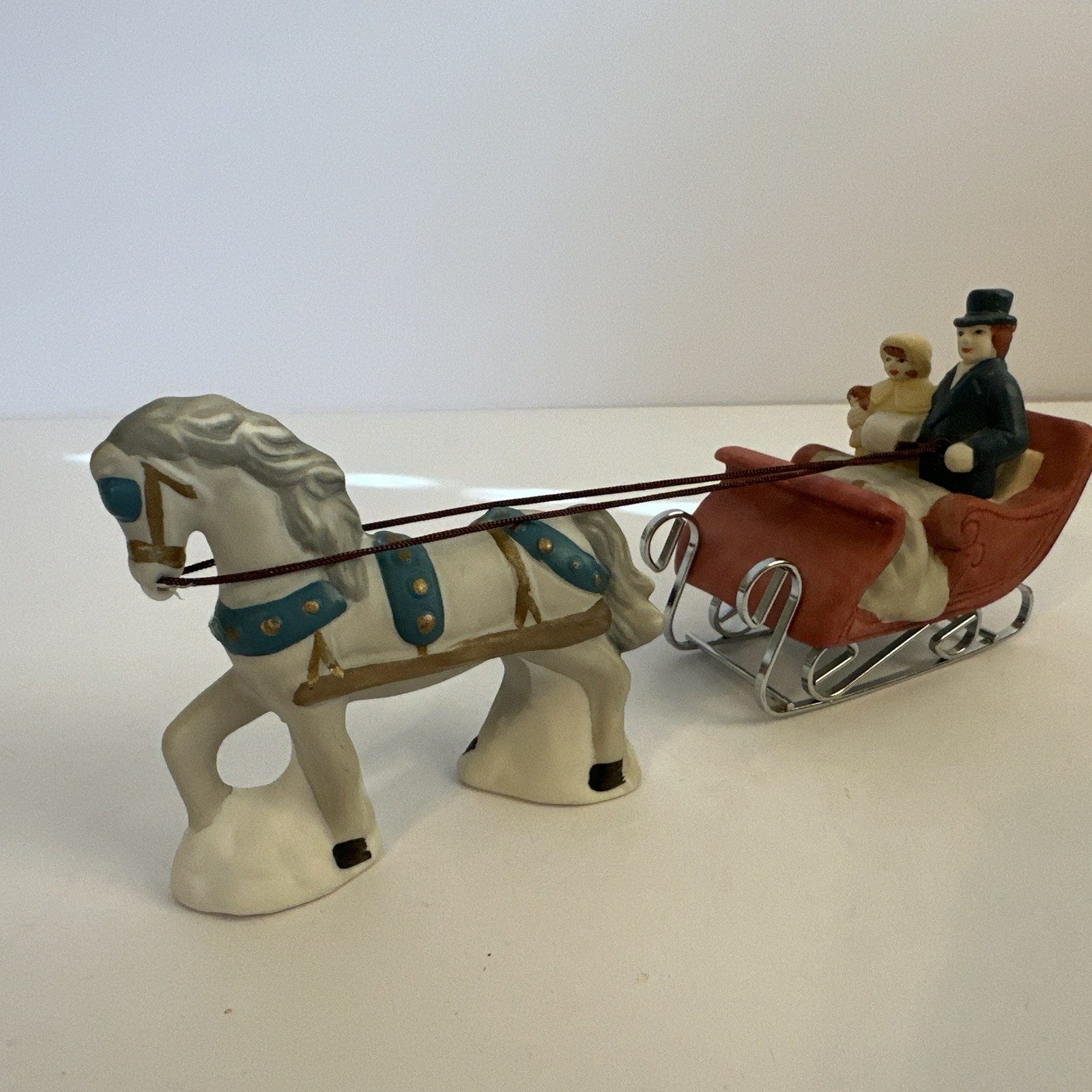 Vintage Venture Memories Porcelain Horse Drawn Carriage