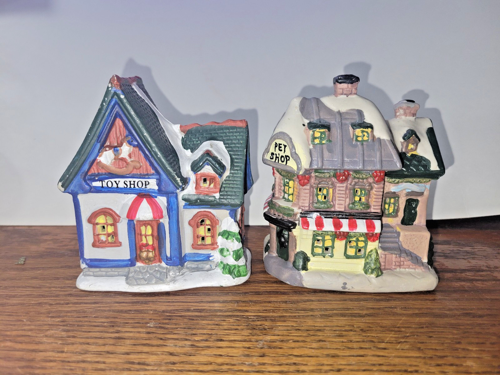 Walmart (2003) Toy Shop & Pet Shop Winter Village approx. 4x4x2.5 Christmas