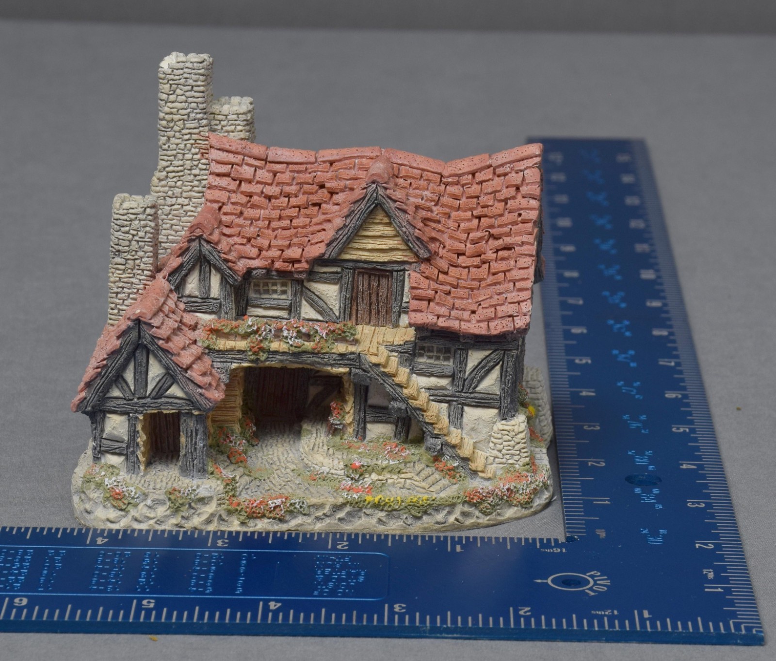 David Winter Cottages The Bothy 1983 Miniature Cottage Sculpture Figurine