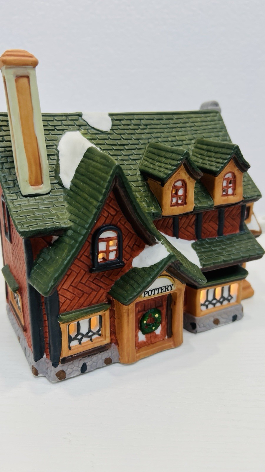 Dickens Keepsake “ Pottery” Porcelain Lighted House Heartland Valley Excellent