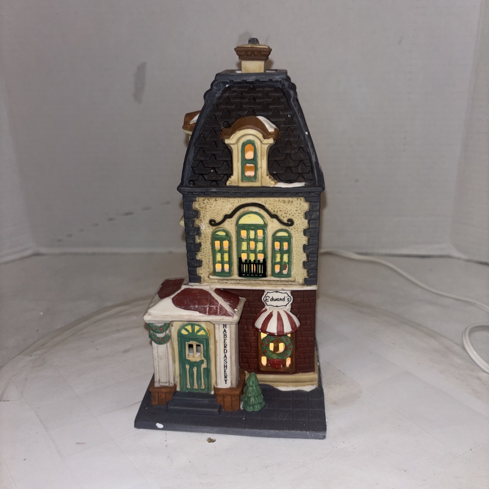 Dept 56 Christmas In The City Haberdashery 55311 Mint Retired 1996!