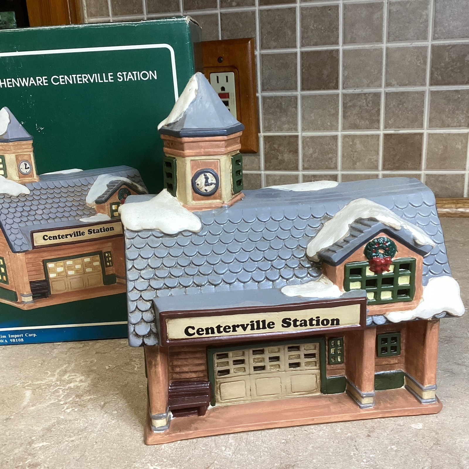 VTG HOLIDAY PACIFIC RIM 1950 EARTHENWARE CENTERVILLE STATION- With Light Cord