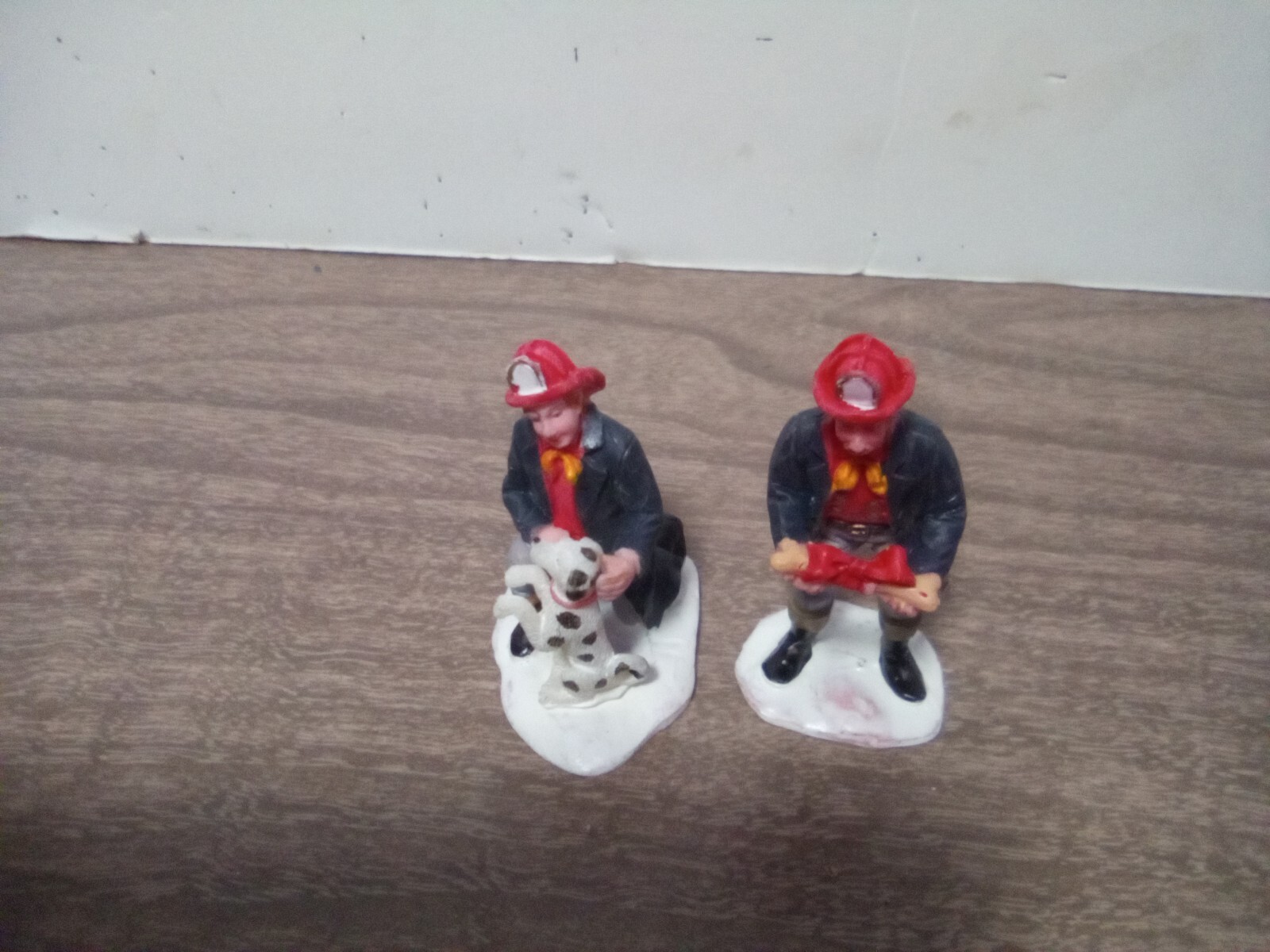 Lemax A Hero’s Reward Firemen And Dog Village Collection Figurines 62254CV