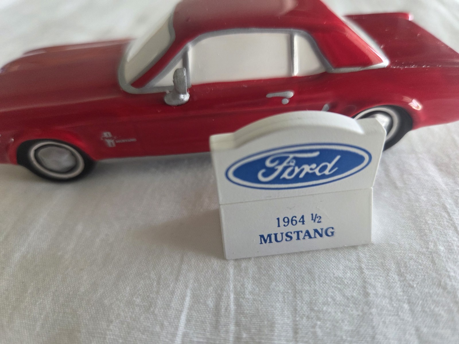 Dept 56 – 1964 1/2 Ford Mustang (Set of 2) : Snow Village Department 56 RETIRED