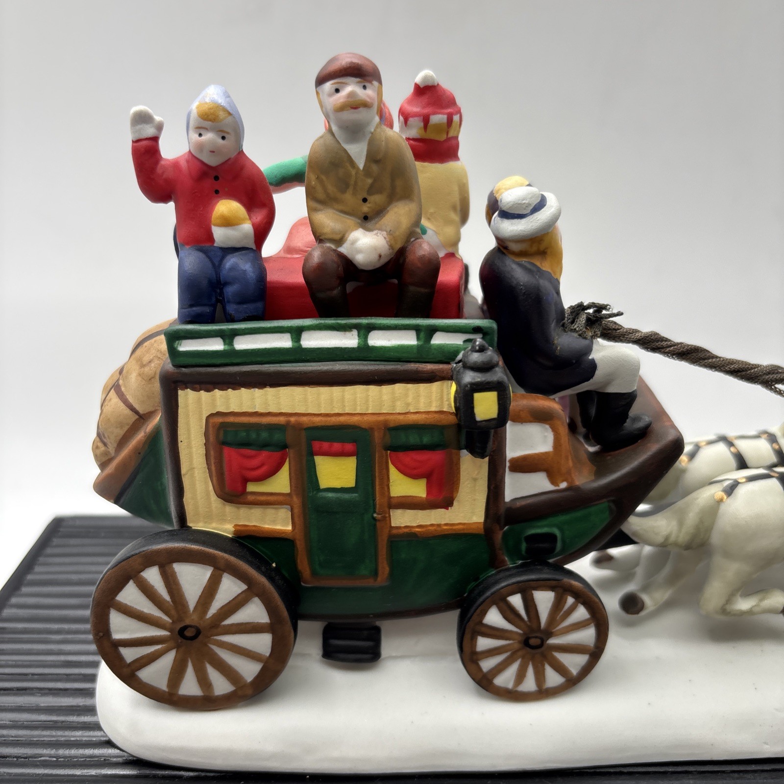 Lemax 1993 Victorian Horse-Drawn Coach Carriage Ceramic Christmas Figurine BOXED