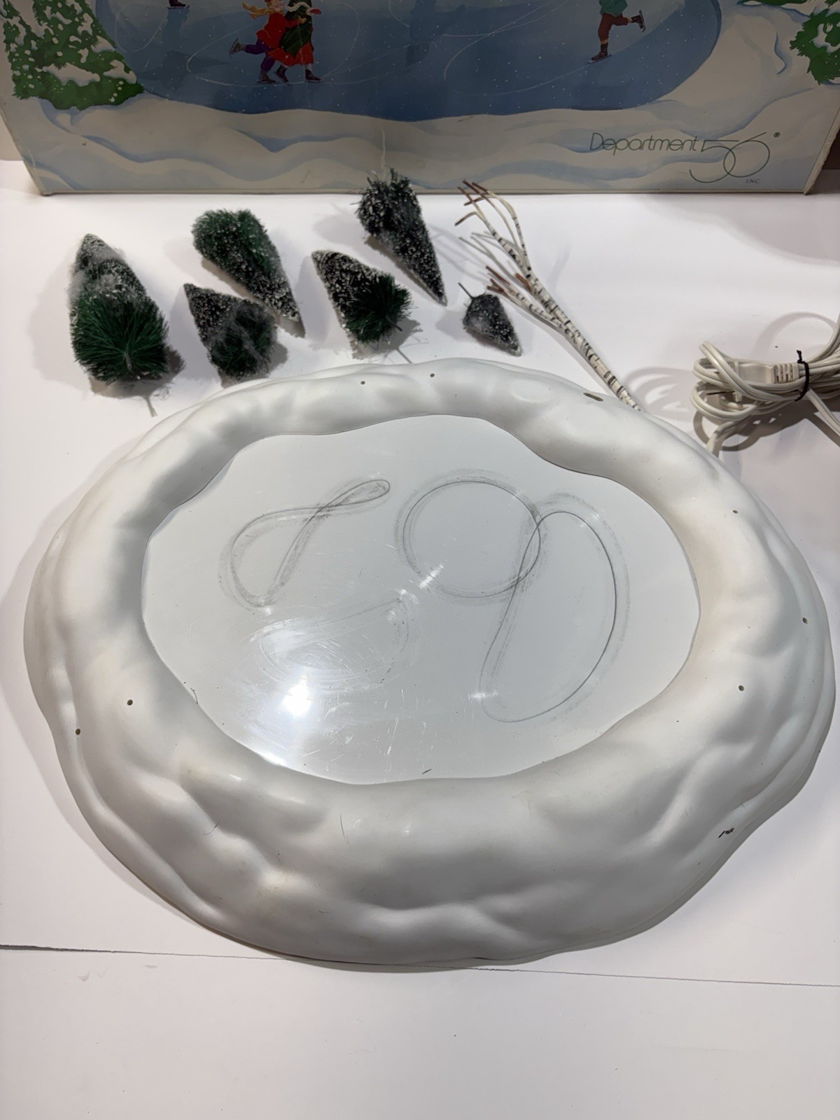 Department 56 Village Animated Skating Pond w/Box. For Parts, INCOMPLET