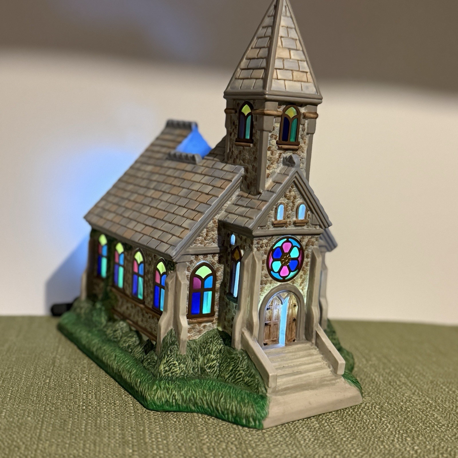 Partylite Exclusive Olde World Village #2 Victorian Church, Tea Light House